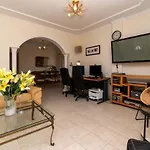 فيلة Encantada أرونا
