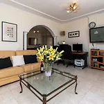 Encantada فيلة أرونا